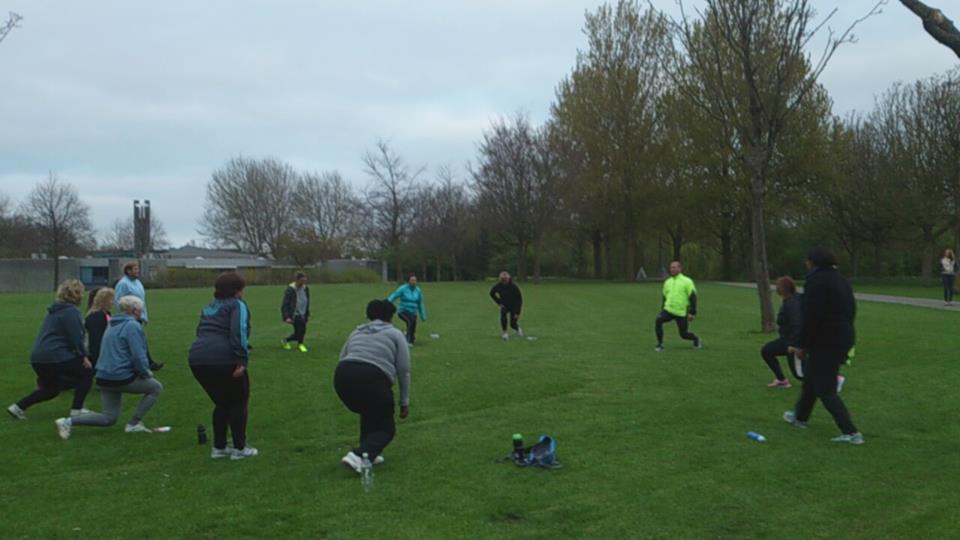 Lunges op het grasveld