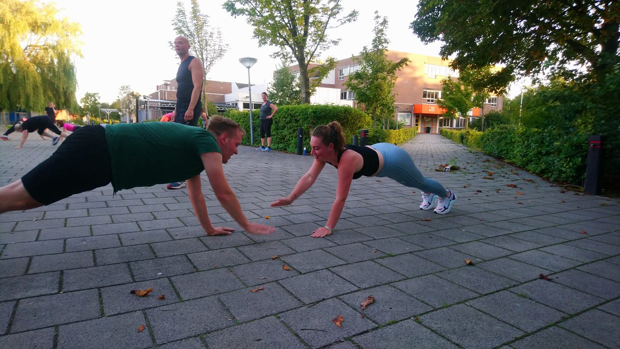 Plankoefening op straat